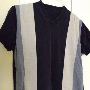 V-neck T-shirt